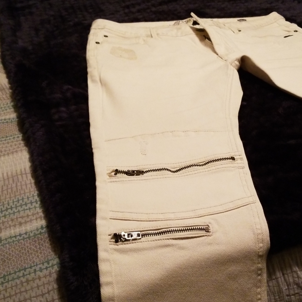 Jeans - Picture 3 of 4
